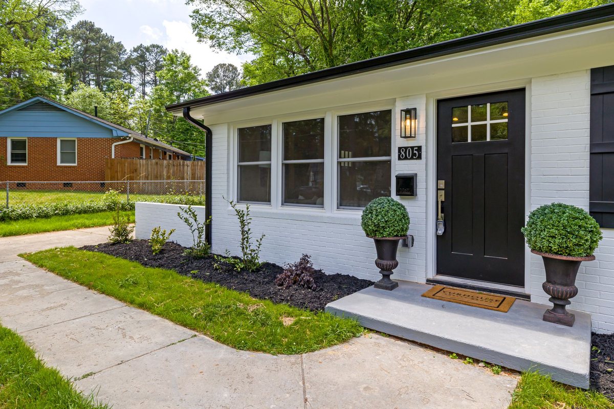 Stately family estate home with manicured front yard — Elgin Chantrell, South Surrey