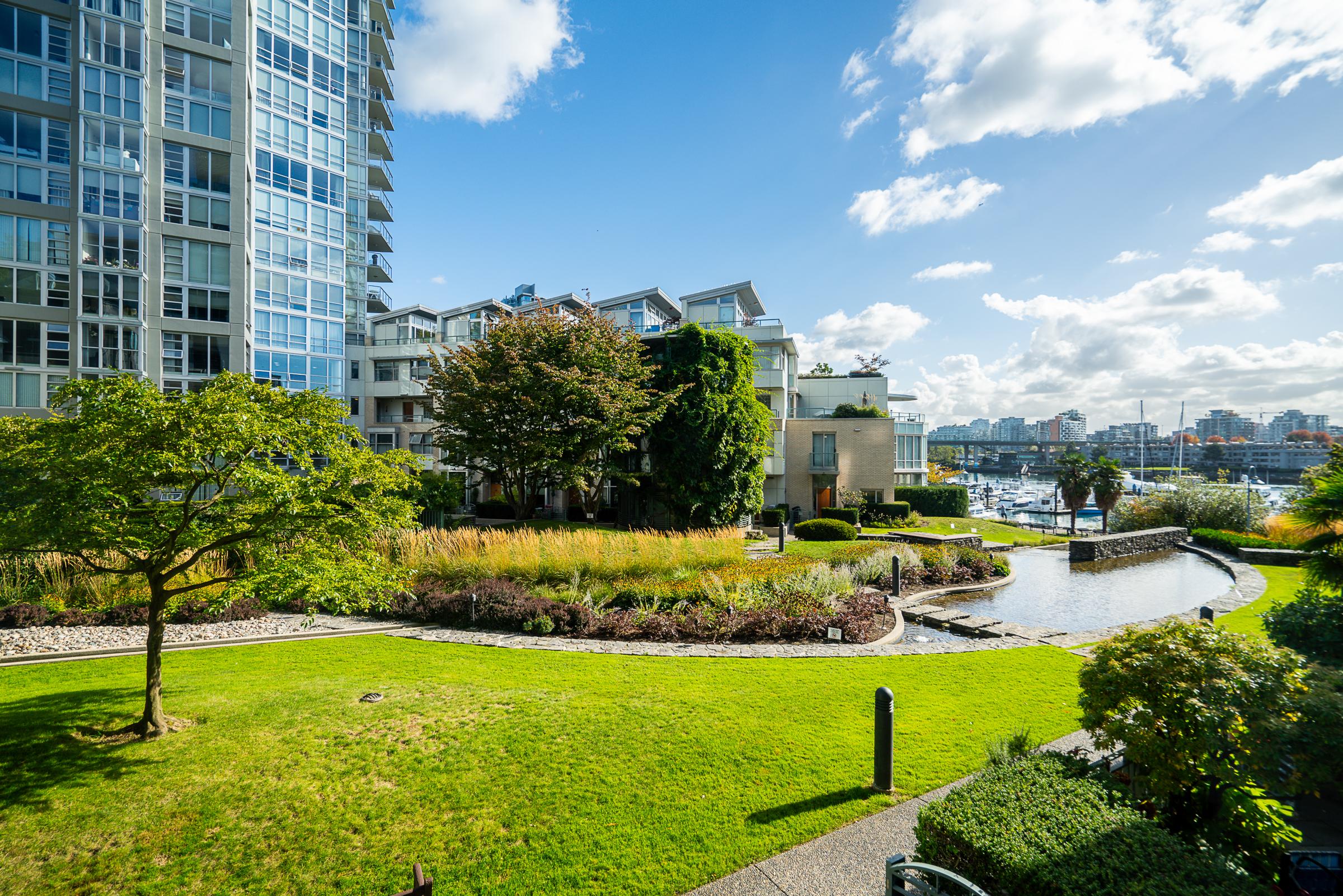 TH119 – 1288 Marinaside Crescent, Yaletown: sold by Lance Brown